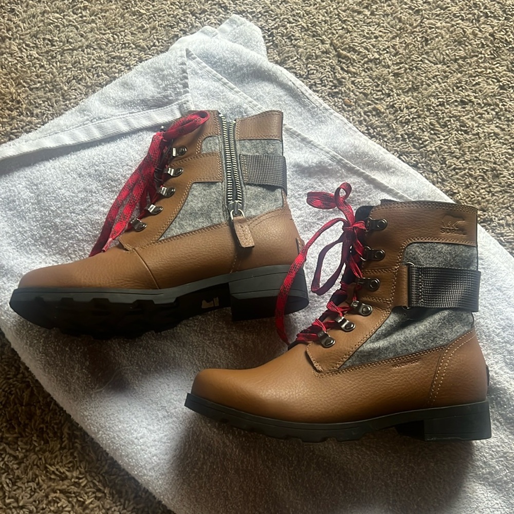 Sorel tan boots youth size 5
